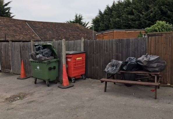 There was plenty of room in the car park, although there was a sign making it clear it is for pub customers only. It looks as if the bins might have been missed though