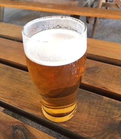 At the barman’s recommendation I selected a pint of Blond Ambition from the Tonbridge Brewery. A fresh, crisp lighter coloured ale with plenty of flavour