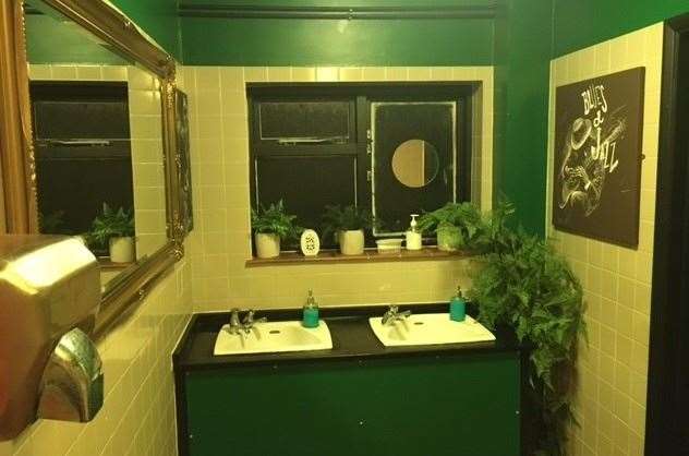 It might have a dark green ceiling, but at least there is enough light in the toilets to see what you’re doing and appreciate the gold mirror and foliage