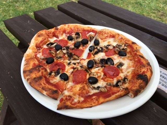 You can see for yourself which three toppings I chose for my pizza, I do like it when they serve the olives whole rather than sliced