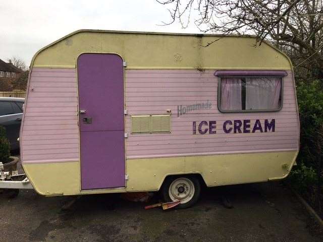Like the garden, this colourful caravan was closed up and deserted but if it does serve homemade ice cream as suggested then I bet it’ll be busy when the sun shines