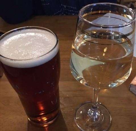 My pint of Doom Bar was served with a perfect creamy head and Mrs SD’s wine came in a deceptively large glass