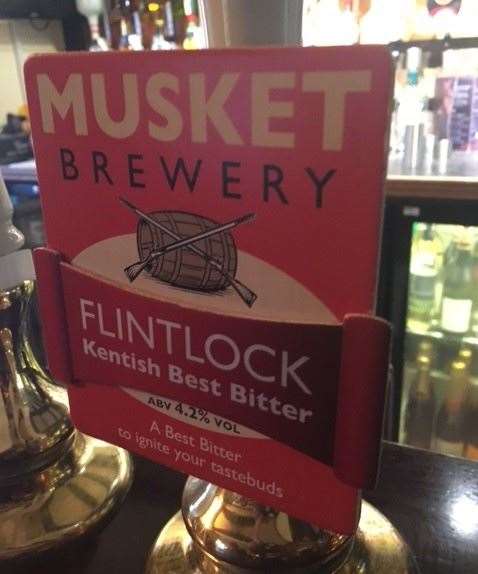 I selected a pint of 4.2% Flintlock from the Musket Brewery. It claims to be a best bitter to ignite your tastebuds but it didn’t quite light my fire.