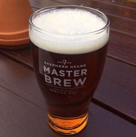 This being a Shepherd Neame pub I was obviously making a selection from the usual suspects. Master Brew doesn’t top my favourites list but this wasn’t a bad drop at all