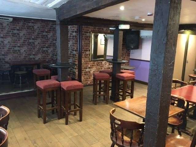 The colour scheme continues in the dance bar on the left had side of the pub but is broken up by the brick-look wallpaper.