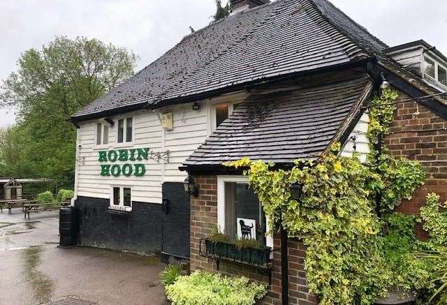 Hidden away at the far end of a leafy lane, the official address of the Robin Hood is Common Road, Blue Bell Hill