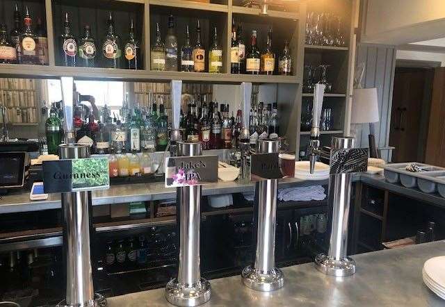 The pumps’ highly polished stainless steel signs don’t contain much information – don’t be fooled by the reflections of other things in the bar