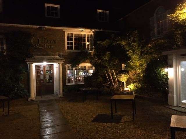 Looking good with great kerb appeal, The Queen’s Inn is tastefully illuminated at night and is likely to attract drivers on the A268 to call in.